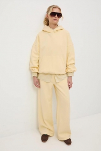 Светло-желтый